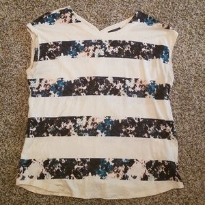 Cap sleeve tee with striped floral design